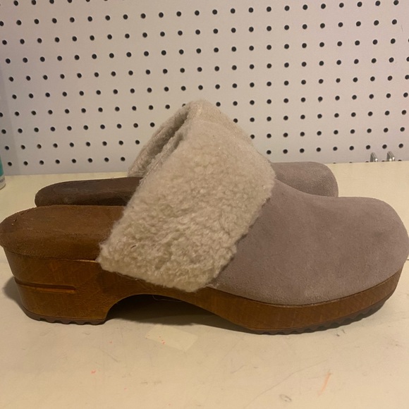 White Mountain Taupe/Grey Clog with Fleece - Picture 2 of 7